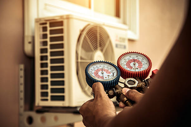 Professional Ac Installation technician working in Wolcottville, IN